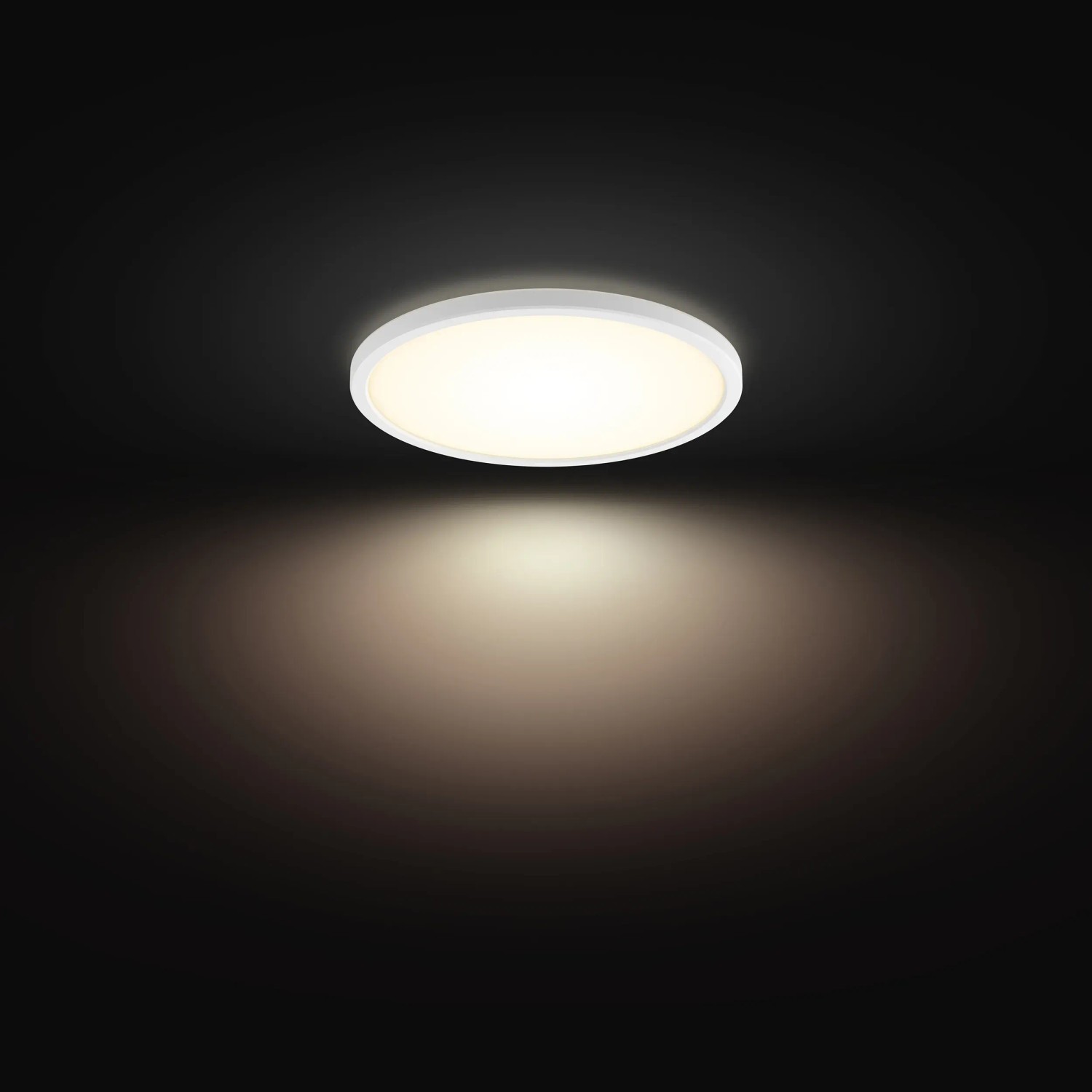 Weiße, runde Philips Hue LED-Deckenleuchte Tento White S mit warmweißem Licht.