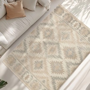 Art Universe Kurzflor Teppich Inca Toffee Cream. Geometrisches Muster in Creme, Toffee & Grau für gemütliche Wohnräume.