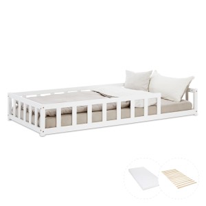 Weißes Homestyle4u Kinderbett 90x200 mit Rausfallschutz, Lattenrost und Matratze.