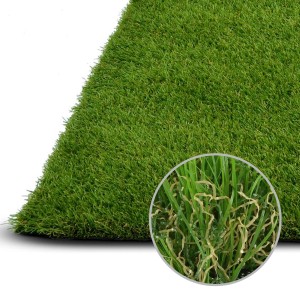 Detailaufnahme: Grüner Karat Kunstrasen Nantes mit 40 mm Höhe und braunen Halmen.