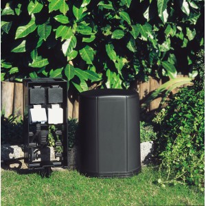 Oase InScenio FM-Master 3 Gartensteckdose für den Außenbereich mit Fernbedienung und Erdspieß.