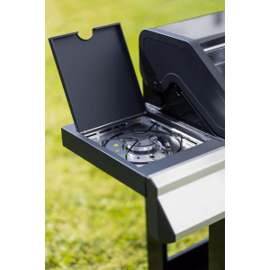 Detailaufnahme des Seitenkochers vom Grillfürst S330G Gasgrill mit geöffnetem Deckel.