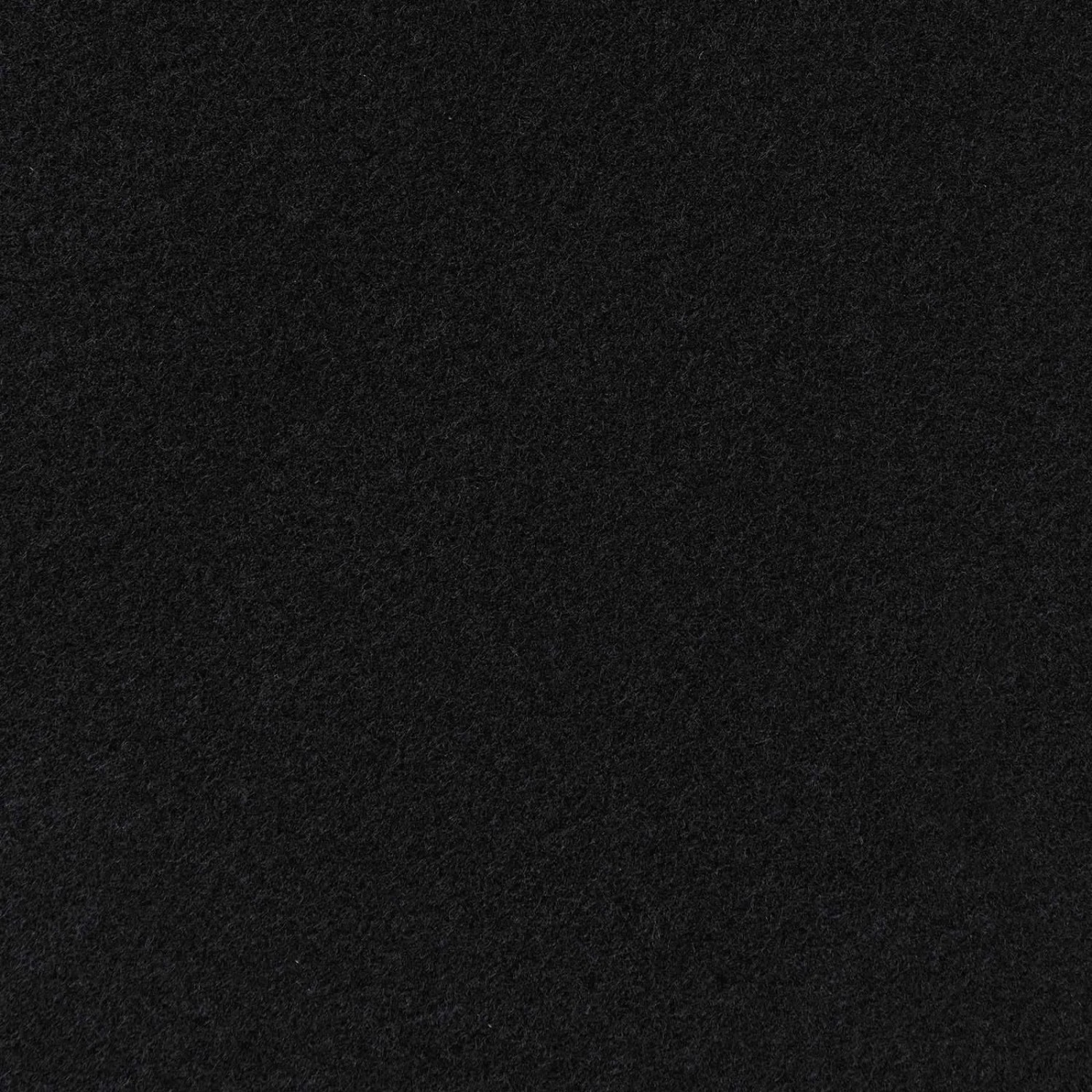 6er-Set schwarze Wohndecken (240x220 cm) aus weichem Fleece.
