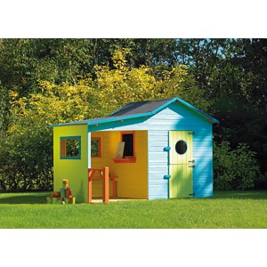 Buntes Soulet Kinderspielhaus Hacienda mit Anbau, Fenster und Tür im Garten.