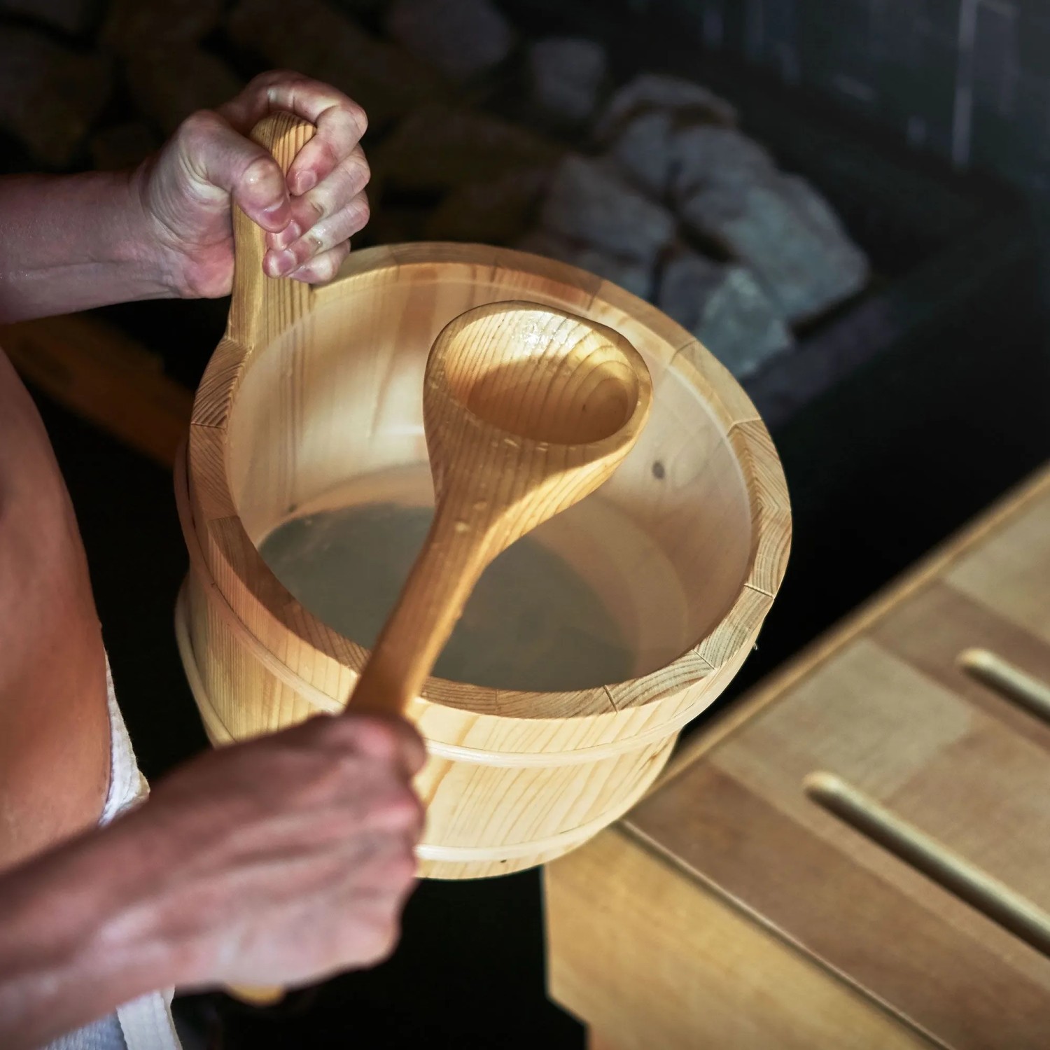 LuxeBath Saunazubehör Set 2 Teilig aus Massivem Kiefernholz Aufgusskübel und Schöpfkelle_8