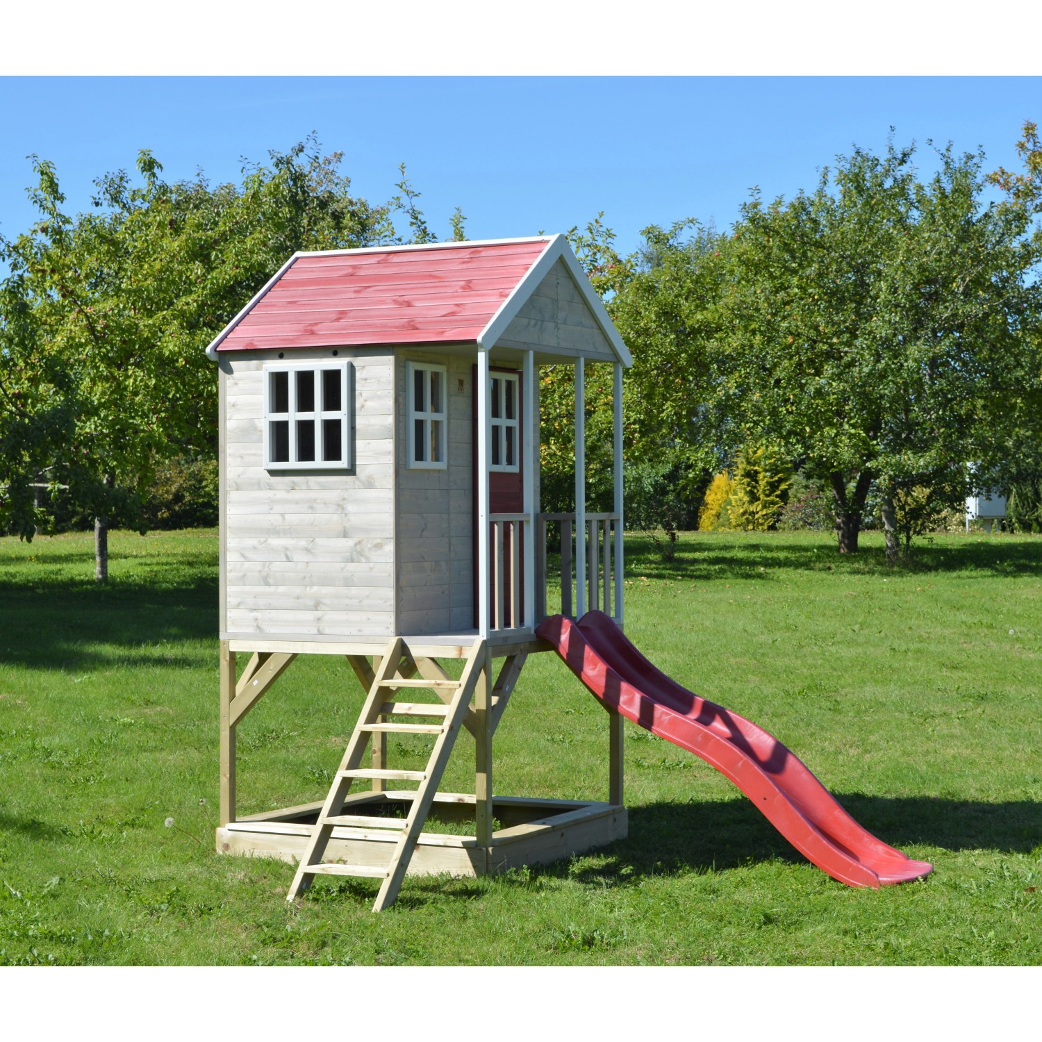 Wendi Toys Kinderspielhaus Frosch mit Veranda, Rutsche und Leiter im Garten.