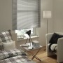 Gardinia Aluminium Jalousie, 160x175 cm, silber, im Raum montiert.