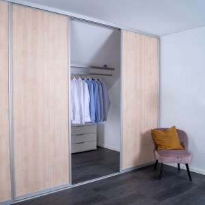 Schiebetür-Baupaket Ahorn Naturewood, silbernes Profil. Raumteiler oder Schranktür.