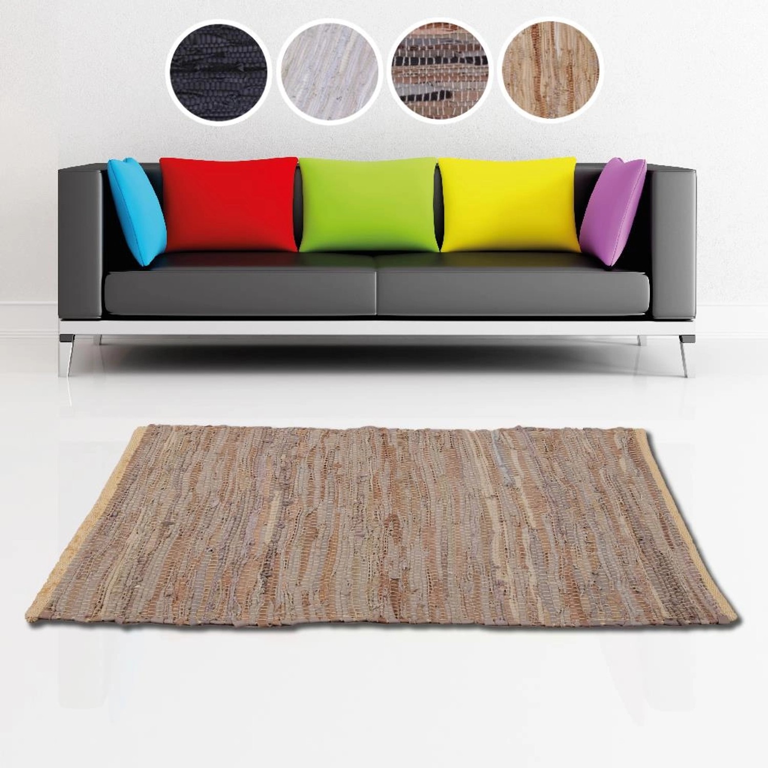 Bestlivings Leder Flickenteppich, beige, 70x180cm vor Sofa mit Kissen.