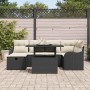 Schwarzes 7-teiliges Garten-Sofa-Set aus Polyrattan mit Kissen und Tisch.
