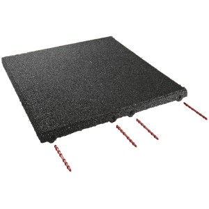 Schwarze Terrasoft Fallschutzplatte, 3 cm dick, mit Verbindungsstiften für Terrassen & Gehwege.
