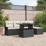 Schwarzes 6-tlg. Garten-Sofa-Set aus Poly Rattan mit Tisch und Kissen für den Außenbereich.