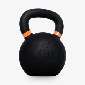 Schwarze Suprfit Elite Gusseisen Kettlebell mit orangefarbenem Ring am Griff für Fitness Training.
