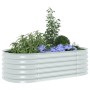 Silbernes furnicato Garten-Hochbeet aus verzinktem Stahl, bepflanzt mit Blumen und Pflanzen.