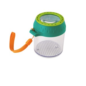Hape Entdecker Käferglas: Lupe mit grünem Deckel, transparentem Behälter und orangefarbener Handschlaufe.