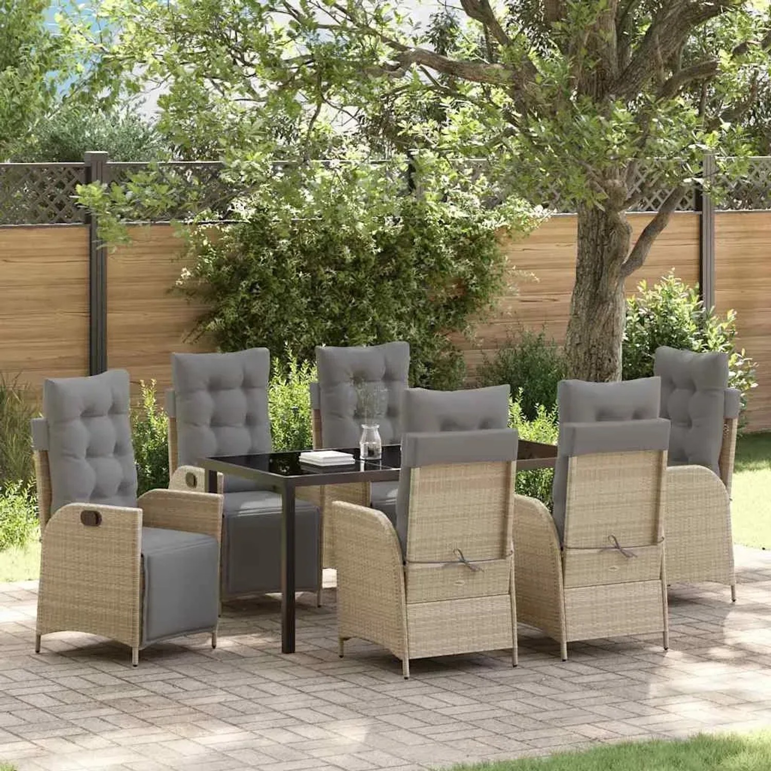7-teilige, beige vidaXL Garten Essgruppe aus Polyrattan mit Tisch und 6 Stühlen mit grauen Auflagen.