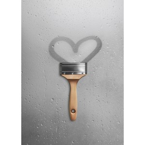 Pinsel zeichnet Herz auf Wand mit Schöner Wohnen Trendfarbe Dreamy.