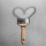 Pinsel zeichnet Herz auf Wand mit Schöner Wohnen Trendfarbe Dreamy.