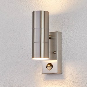 Moderne Lindby Außenwandleuchte Eyrin aus Edelstahl mit Bewegungsmelder, 2-flammig.