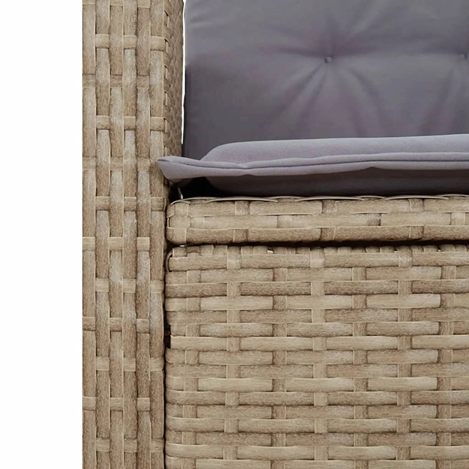 Detailansicht: Beige Poly Rattan Gartenmöbel mit grauen Kissen der vidaXL 9-tlg Essgruppe.
