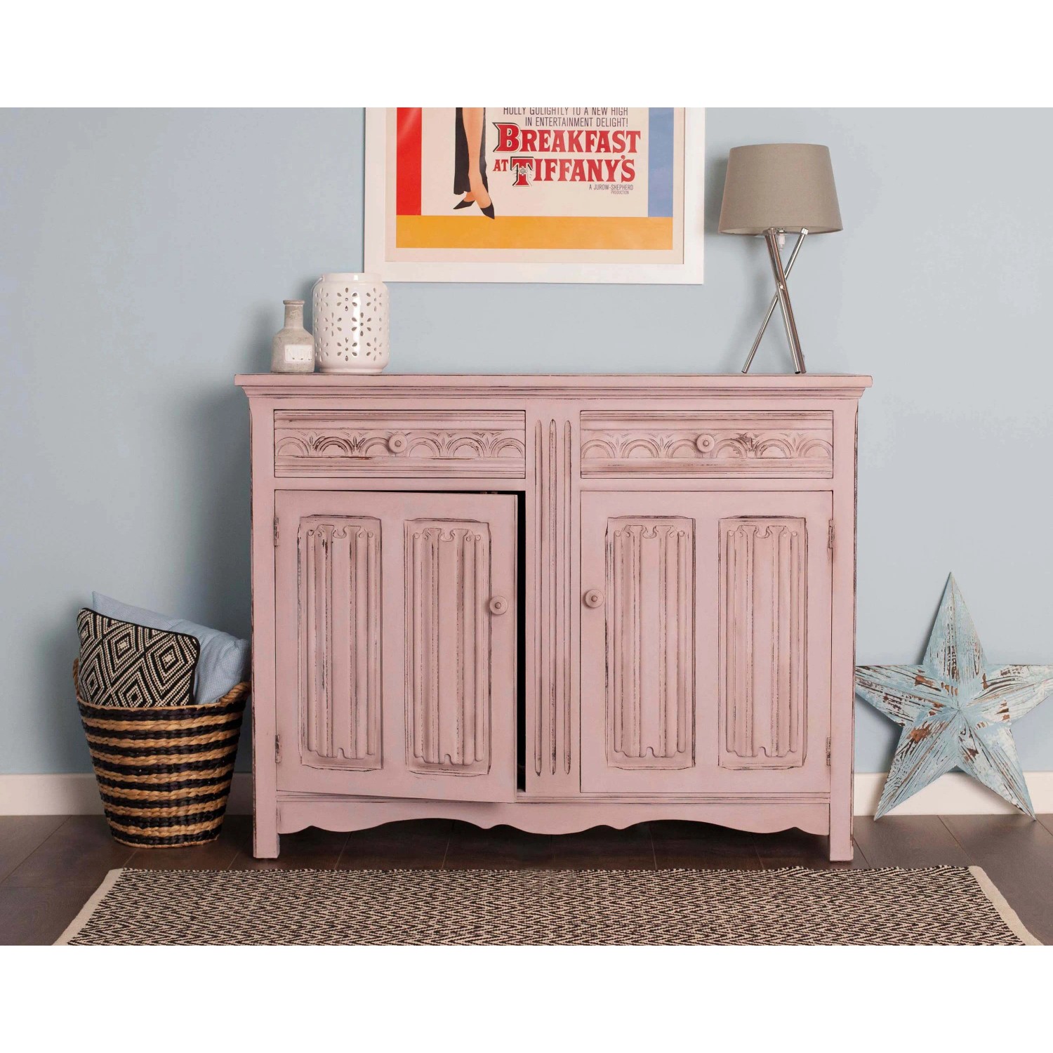 Buffet mit Kreidefarbe in Porzellanrosa, matt. Rust-Oleum Möbellack für Vintage-Look.