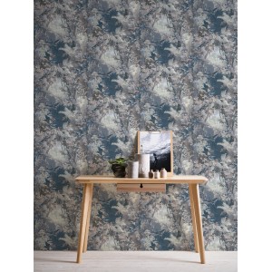 Vliestapete Wald in Grün und Blau mit leichter Struktur. Dekorative Tapete mit Waldmotiv.