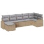 Beiges 7-teiliges Garten-Sofa-Set aus Poly Rattan mit grauen Kissen.