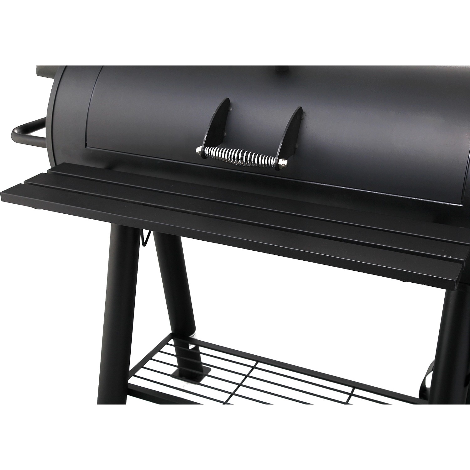 Detailaufnahme des schwarzen tepro Smoker Milwaukee Holzkohlegrills mit Ablagefläche.