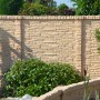 Betonzaun-Platte Nostalgie, 144x30x4,5 cm, in Steinoptik als Sichtschutz im Garten.