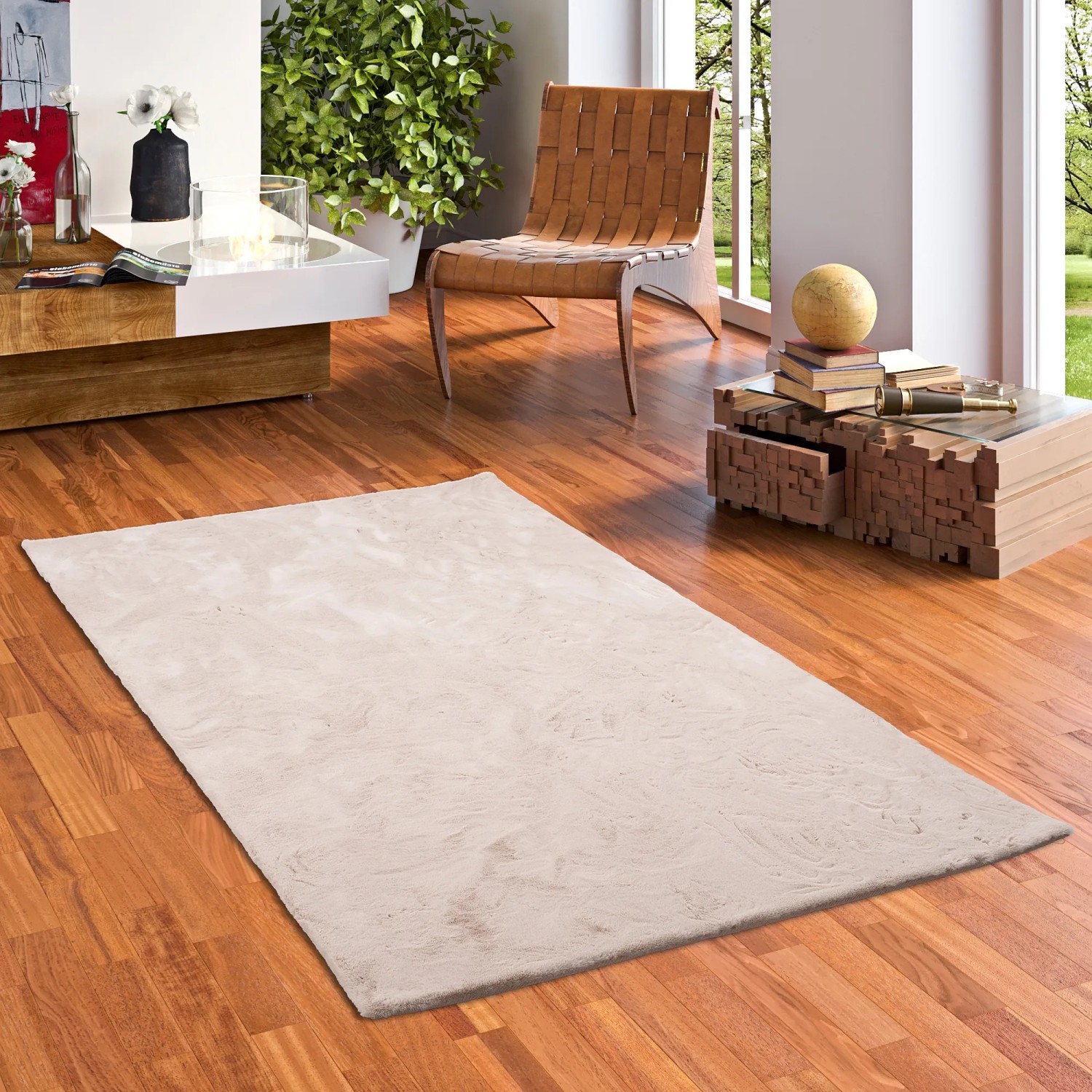Beiger Pergamon Luxus Fellteppich (120x170cm) im Wohnzimmer. Weicher, flauschiger Kunstfellteppich.