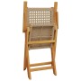 Zusammengeklappter Gartenstuhl der 5-tlg. vidaXL Essgruppe, beige Poly Rattan mit Akazienholz.