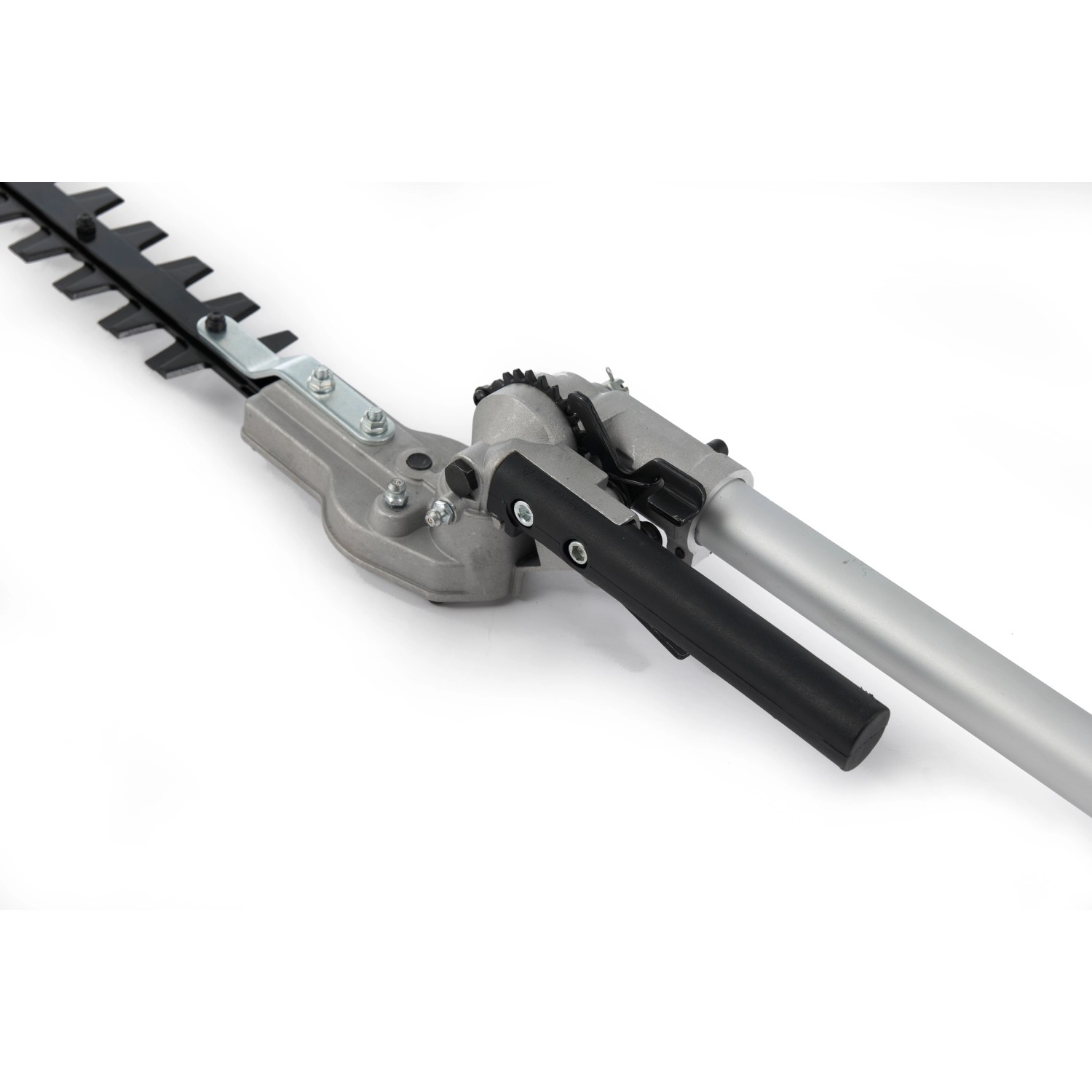 Detailaufnahme des Heckenscheren-Aufsatzes für das Alpina Benzin-Multi-Tool AMT 26 5 in 1.