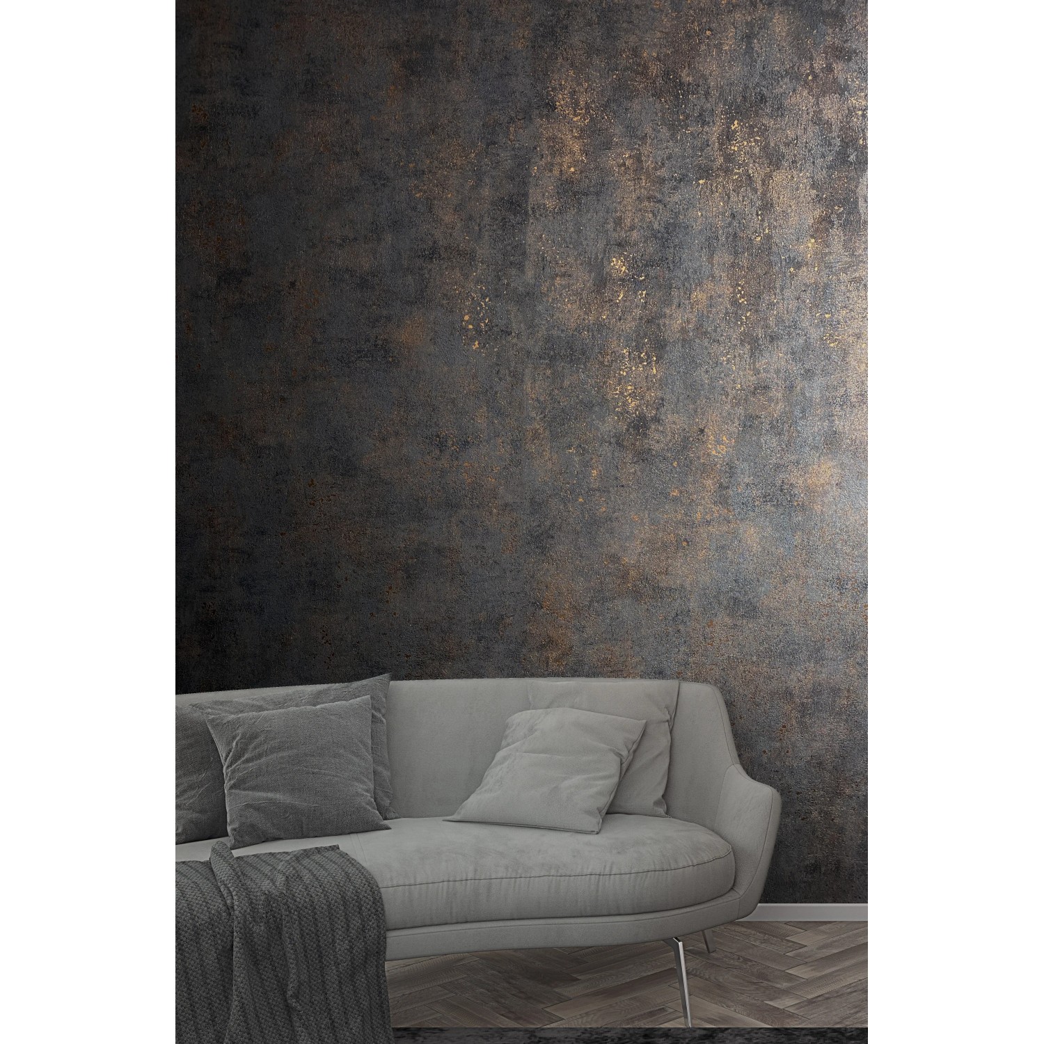 Marburg Vliestapete in Betonoptik Schwarz-Kupfer an Wohnzimmerwand hinter Sofa.