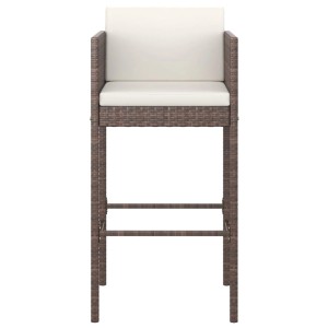 Barhocker aus braunem Rattan mit cremefarbenen Kissen, Teil des 5-tlg. Gartenbar-Sets.