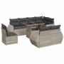 Hellgraue 9-tlg. vidaXL Garten-Sofagarnitur aus Poly Rattan mit Tisch und grauen Kissen.