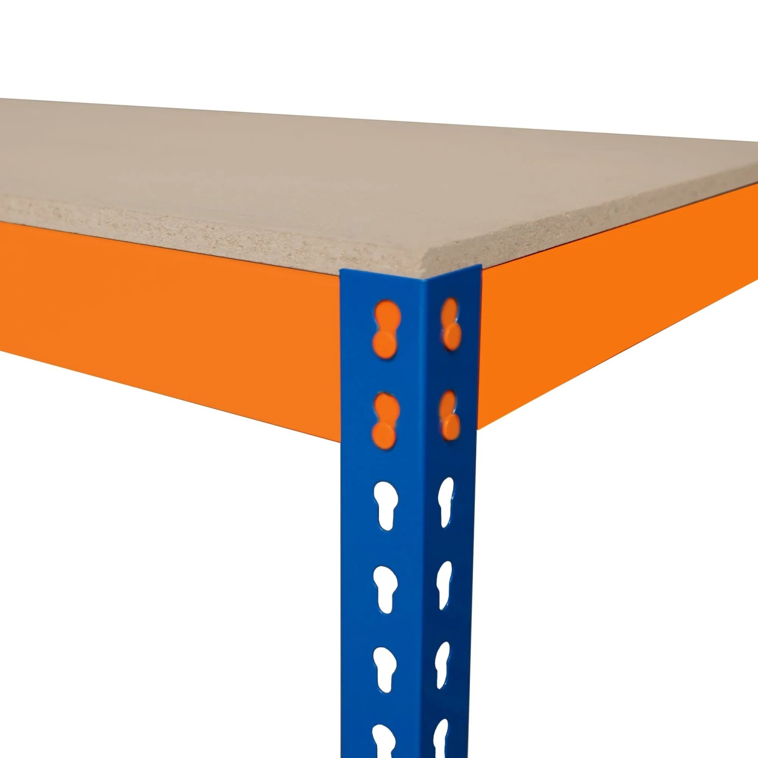 Detailansicht: Blaue Monstershop Werkbank mit Spanplatte und orangenem Rahmen. Werkbank für Werkstatt und Hobby.
