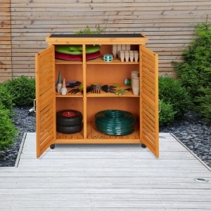 Relaxdays Gartenschrank Holz Natur Witterungsbeständig mit Dachpappe 97 cm x 86,5 cm x 47 cm 15 kg