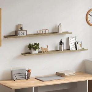 Zwei lange Wandregale in Sonoma-Eiche aus MDF, 100 cm breit, mit Deko und Büchern auf weißer Wand.