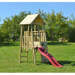 Wendi Toys Kinderspielturm Hase mit Rutsche und Kletterwand im Garten.