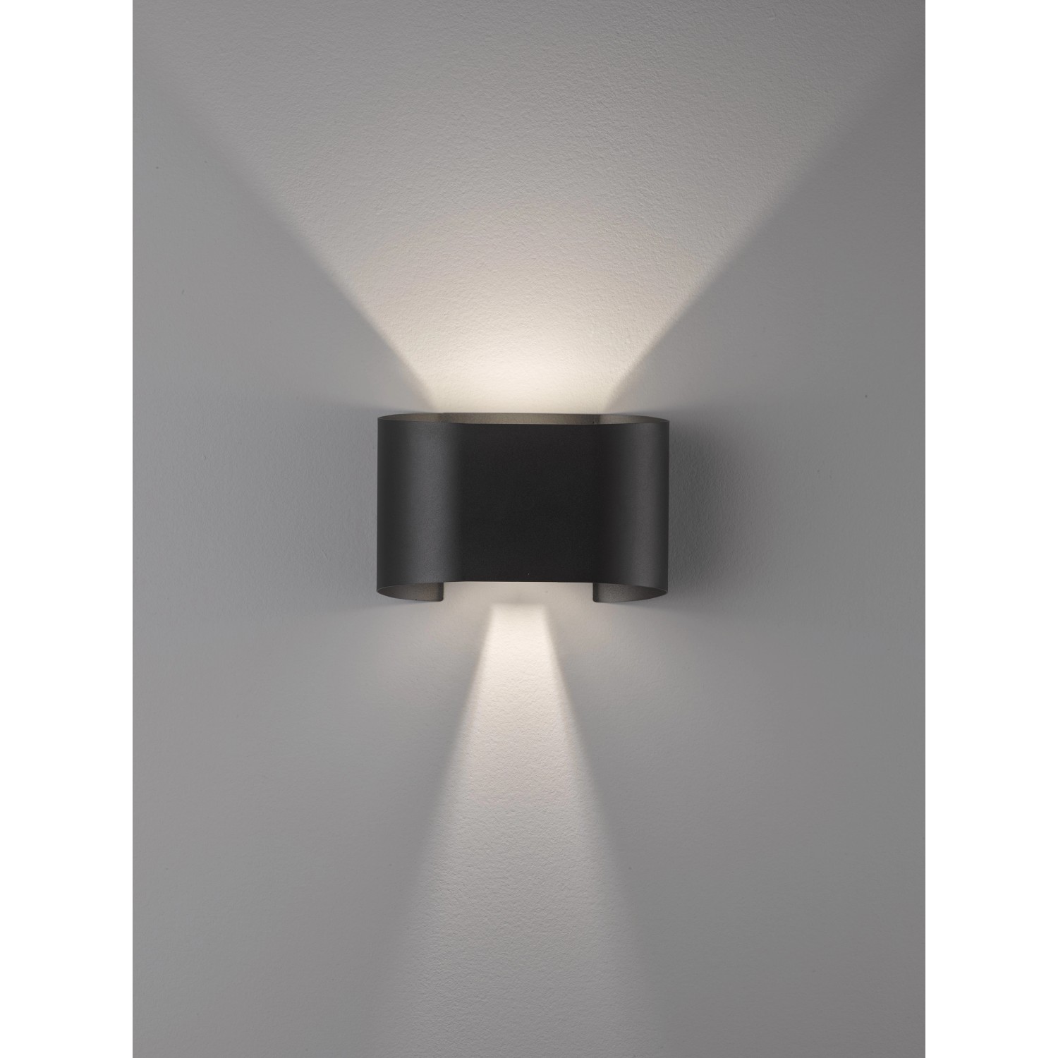 Schwarze LED-Wandleuchte Wall von Fischer & Honsel, 540 lm, für stimmungsvolle Beleuchtung.