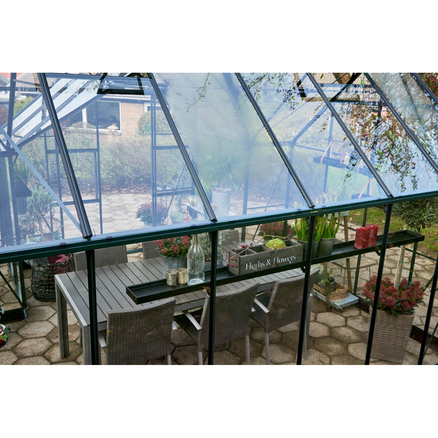 Halls Gewächshaus GardenRoom Set, grüne Pflanzenzucht mit Tisch und Stühlen.