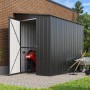 Globel Metall-Anlehngerätehaus Lean-To in Anthrazit mit geöffneter Tür, darin ein Motorrad.