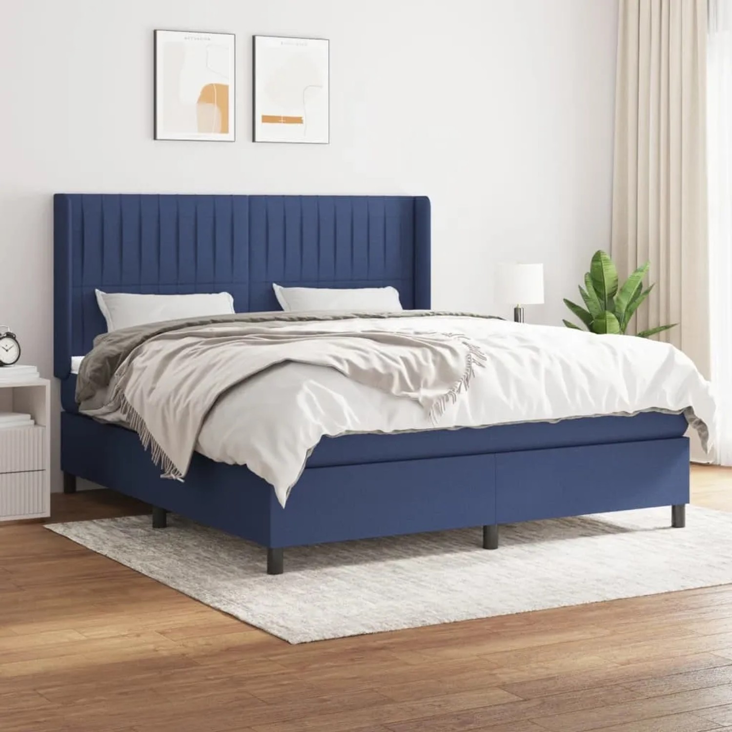 Blaues Boxspringbett 180x200 cm mit Stoffbezug, Matratze und hohem Kopfteil für Schlafzimmer.