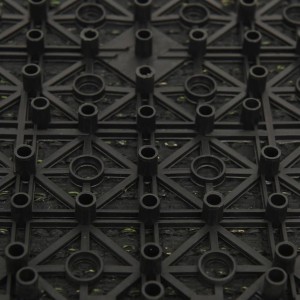 Detailaufnahme der Unterseite von vidaXL Kunstrasenfliesen (22 Stk.) mit Stecksystem.
