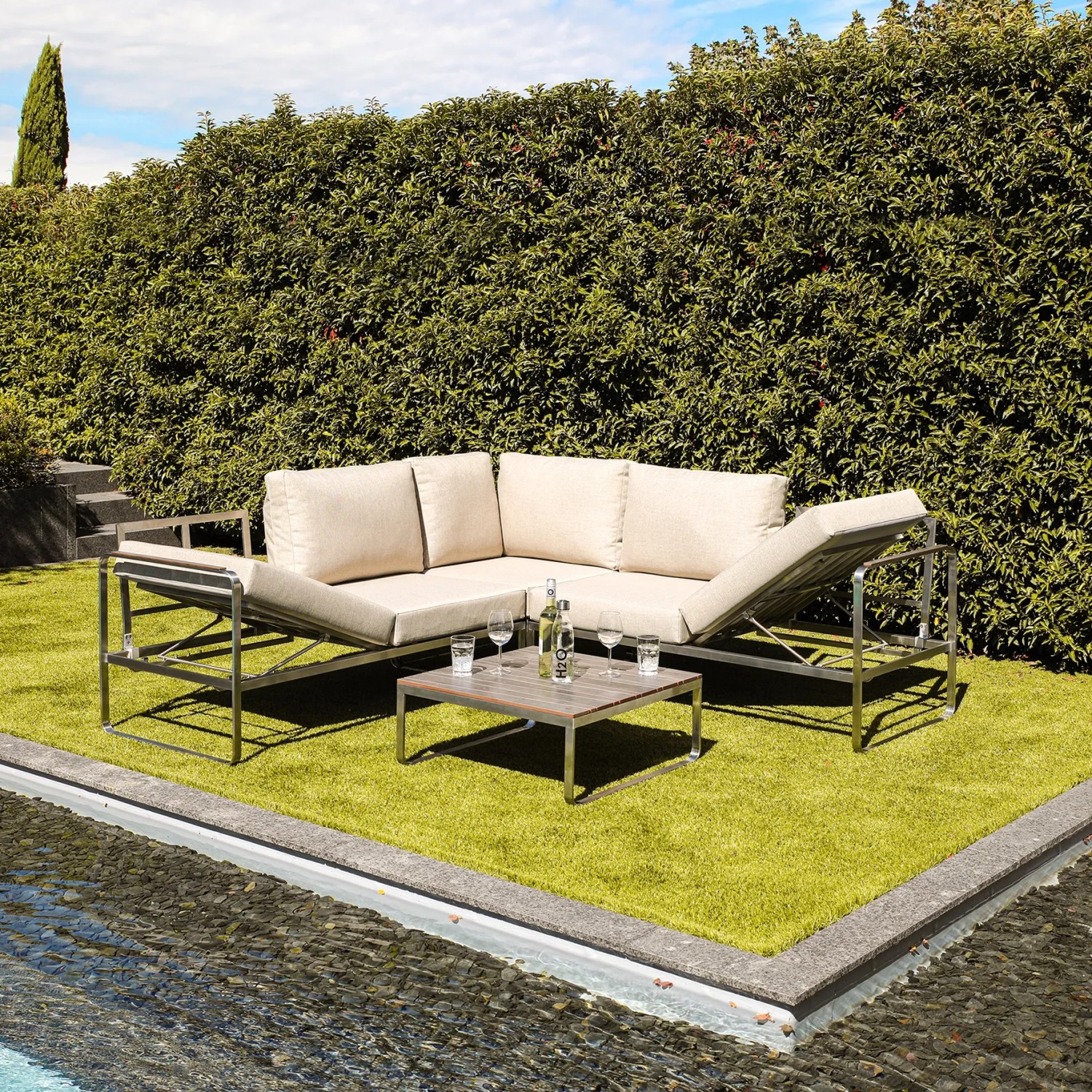 4-tlg. Greemotion Lounge-Set Sydney aus Edelstahl, silber-beige, mit Tisch und Kissen. Gartenmöbel.