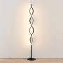Moderne, dimmbare LED Stehlampe Welina in Schwarz mit geschwungenem Design für Wohnzimmer.