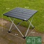 Kleiner schwarzer BigDean Campingtisch, faltbar, ultraleicht aus Aluminium, 39,5x35x32 cm, auf Pflastersteinen. Ideal für Camping.