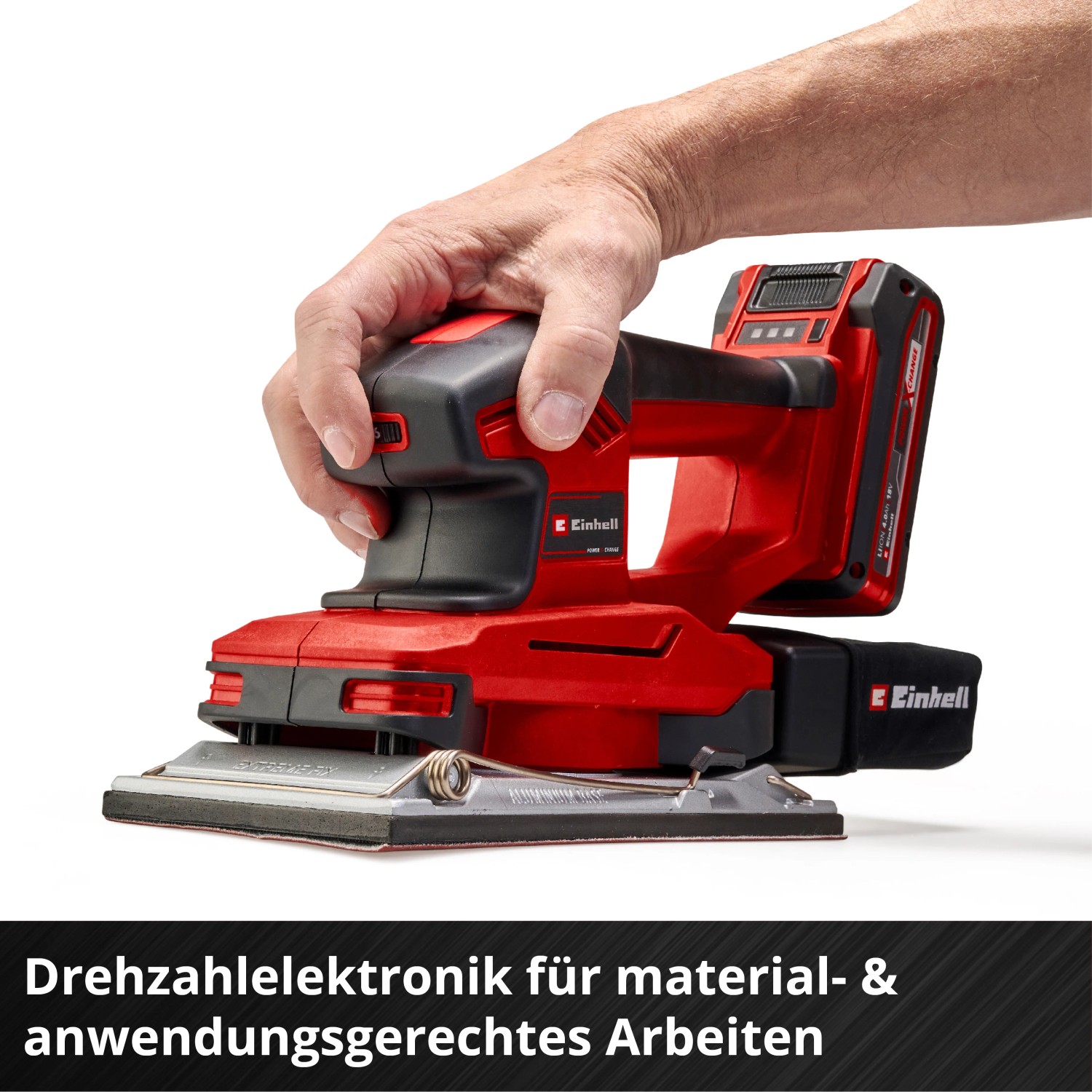 Einhell Akku-Schwingschleifer TE-OS 18/230 Li Solo in Rot mit Hand am Griff.