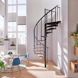 Moderne Intercon Wendeltreppe Select, Lava-Anthrazit Metall, 13 Eiche Natur Stufen, 160 cm Durchmesser, für Innenräume.