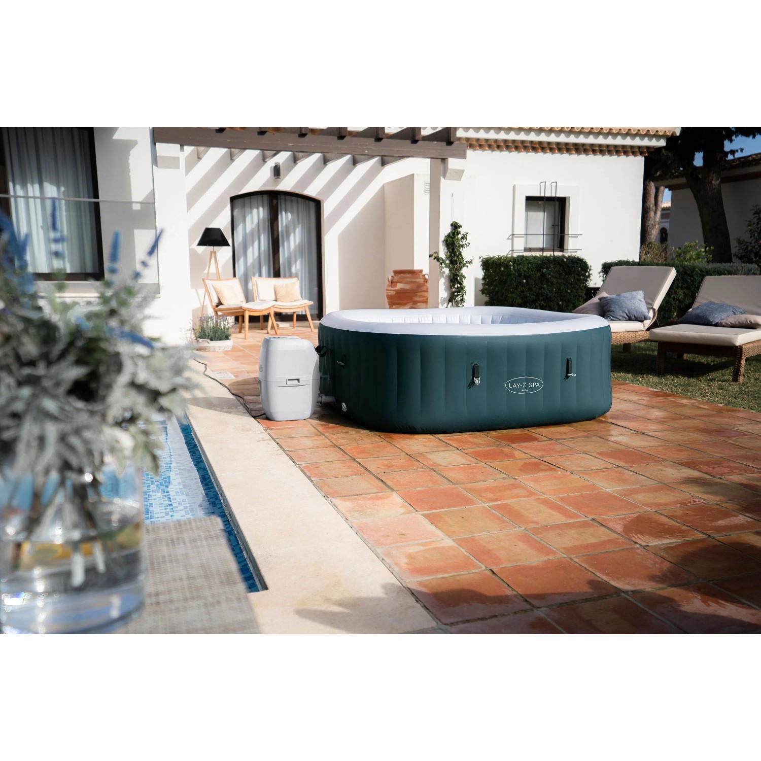 Bestway LAY-Z-SPA Ibiza AirJet Whirlpool, dunkelgrün, eckig, für bis zu 6 Personen.